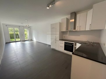 Très bel appartement non meublé situé au RDC d'une résidence récente comprenant un spacieux séjour avec cuisine ouverte et accès à une terrasse couverte avec jardin, une chambre à coucher avec salle de bain attenante et espace de rangements, une 2e chambre à coucher et une salle de douche.
Vous disposerez également d'une cave privative et d'un emplacement souterrain.

Situé au coeur du quartier d'affaire du Kirchberg et à proximité des commerces, accès direct à l'autoroute et au tram, à 10 min du centre ville

 ---------- 
Lovely unfurnished apartment on the ground floor of a recent residence, comprising a spacious living room with open kitchen and access to a covered terrace with garden, a bedroom with en-suite bathroom and storage space, a 2nd bedroom and a shower room.
There's also a private cellar and underground parking.

Located in the heart of the Kirchberg business district, close to shops, with direct access to the freeway and streetcar, and 10 minutes from the city center.
