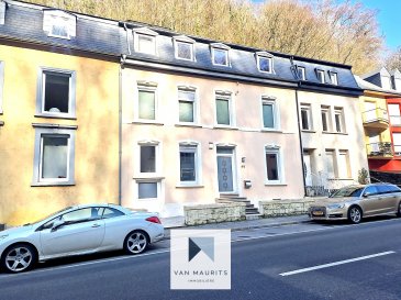 Idéalement située à Neudorf, à proximité de toutes les commodités, cette grande maison offrant un fort potentiel bénéficie d'une surface totale de ± 283 m² dont ± 221 m² habitables et se compose comme suit :

Rez-de-chaussée :
Le hall d'entrée de ± 12 m² dessert deux chambres de ± 13 m² et ± 25 m², un bureau de ± 7.5 m², une véranda de ± 8,5 m² donnant accès à une salle de sport de ± 13 m², ainsi qu'une chaufferie de ± 8 m².

1er étage :
Un palier de ± 4 m² mène à un spacieux séjour avec cuisine ouverte, équipée et aménagée, de ± 47 m², une chambre de ± 25 m² et une salle de bains de ± 4 m².

2ème étage :
Ce niveau comprend un palier de ± 10 m² qui dessert trois chambres de ± 14.5 m², ± 15 m² et ± 26 m² ainsi qu'une salle de bains de ± 10 m².

3ème étage :
Un escalier en bois mène à une mezzanine de ± 20 m² offrant un espace polyvalent.

Sous-sol :
Une cave de ± 20 m² complète le bien.

Extérieurs :

Une terrasse sans vis-à-vis complète le bien.

Généralités :

- Maison en bon état
- Grand potentiel
- Situation idéale
- Toiture neuve et isolée
- Fenêtres châssis PVC, triple vitrage et volets électriques
- Chaudière au gaz, chauffage au sol et radiateurs
- CPE E-E
- Terrasse
- Écoles, crèches, parcs, aires de jeux, restaurants, commerces et bus à proximité ;
- Desservi par les transports en commun.

Agent responsable:

Yuliana Dimitrova  
Tel: +352 661 502 719  
E-mail : yuliana@vanmaurits.lu