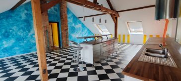 Sarreguemines T4 - 97.31 m². A louer, proche du centre ville de Sarreguemines, appartement atypique de 97m². 

 Il est composé d'une entrée, d'une cuisine équipée ouverte sur le salon / séjour, d'une salle de bain, d'un WC individuel et de 3 chambres.

Possibilité de louer un garage pour 50€/mois. 

Chauffage : plancher rayonnant dans la pièce de vie et chaudière gaz à condensation. 

Libre immédiatement.

Contact Nord Sud Immobilier Rohrbach les Bitche ~ Sarreguemines ~ Bitche ~ Diemeringen.