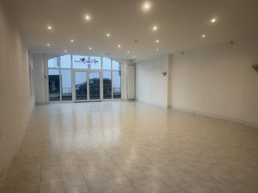 Local commercial à vendre à Ettelbrück

Découvrez ce spacieux local commercial situé au centre d'Ettelbrück, offrant de multiples possibilités d'aménagement.

Composition :
2 grandes pièces lumineuses
1 autre grande pièce, idéale pour un bureau
2 débarras
2 WC
1 douche

Ce bien convient pour un commerce ou des bureaux.

Contact et renseignements:
Mme Nassim Toloui
nassim@parkagence.lu