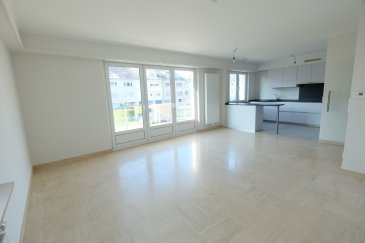 HOWALD, 21, rue Neil Armstrong, quartier très calme et résidentiel, bel appartement de 90 m2 entièrement rénové en 2021 et très lumineux au 1er étage sans ascenseur dans maison à 3 unités et comprenant : hall d'entrée, WC, living avec travertin au sol, terrasse, cuisine équipée moderne avec beaucoup de rangement, bar, électroménagers SIEMENS, deux chambres à coucher avec parquet au sol (une chambre avec accès balcon à l'arrière) un bureau avec parquet au sol, grande salle de douche avec douche à l'italienne et fenêtre, WC, une cave au sous-sol, box fermé avec porte électrique, buanderie commune, jardin commun, libre le 1er octobre 2025. Pour un couple avec un enfant au maximum. Bail de 3 ans minimum. Caution de 2 mois de loyer, Commission d'agence : un mois de loyer + TVA, 50% à charge du locataire, 50% à charge du bailleur. Loyer : 2100 euros + 350 euros de charges. 
Contact et visites : Rosalba MAITRE téléphone : 691 550 189, émail : rosalba@parkagence.lu & Arianna GHITTINO, téléphone : 691 205 573, email : arianna@parkagence.lu