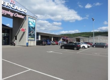 SURFACE COMMERCIALE de 290 m2 à louer au rez-de-chaussée dans le shopping Center 