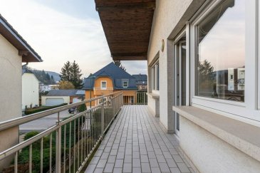 Maison Bi-familiale séparée en DEUX Appartements à Echternach!!! 

Opportunité Rare avec Potentiel d'Agrandissement Située au coeur d'Echternach, dans une rue en cul-de-sac paisible, cette maison bi-familiale lumineuse offre un cadre de vie privilégié, baigné de soleil tout au long de la journée. 

Idéale pour une grande famille ou un investisseur, elle séduit par son agencement spacieux, son fort potentiel d'extension et la possibilité de générer des revenus locatifs attractifs. 
Caractéristiques principales : 
Surface du terrain : 4a 52ca 
Surface totale : env. 280 m² + grenier aménageable (potentiel d'au moins 80 m² supplémentaires selon le projet) 
Exposition : Maison très lumineuse avec une orientation optimale pour profiter du soleil toute la journée 
Environnement : Rue calme en impasse, parfaite pour la tranquillité et la sécurité 

Appartement 1 (principal) : Surface totale : 159,12 m² Surface habitable : 124,23 m² 
Agencement : Spacieux salon lumineux, cuisine séparée, 2 grandes chambres, salle de bain, WC invités, espace de rangement Loyer potentiel : env. 1.800 €/mois 

Appartement 2 (secondaire) : Surface totale : 105,05 m² Surface habitable : 50,57 m² 
Agencement : Séjour convivial, cuisine séparée, 1 chambre confortable, salle de bain récemment rafraîchie Loyer potentiel : env. 1.200 €/mois Potentiel locatif total : env. 3.000 €/mois 
Travaux à prévoir : Bien que la maison nécessite quelques rénovations pour atteindre son plein potentiel, le second appartement a déjà été rafraîchi, offrant un espace prêt à être loué ou habité. 
Le grenier offre une opportunité unique d'agrandissement, avec la possibilité de créer au moins 80 m² supplémentaires selon le projet. Points forts : Potentiel d'extension important Excellente rentabilité locative Luminosité exceptionnelle grâce à de grandes fenêtres et une orientation idéale Quartier résidentiel calme et recherché Proximité immédiate des commodités, des écoles et des espaces verts d'Echternach. 

Pour plus de renseignements ou une visite (visites également possibles le samedi sur rdv), veuillez contacter le 691 850 805