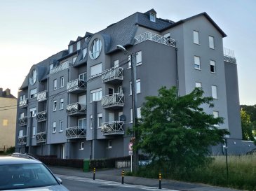 Beschreibung der Immobilie
 Belvaux
Die Immobilienagentur YoVo Immo präsentiert Ihnen eine wunderschöne Wohnung (Nutzfläche: +/- 95 m²) mit Panoramablick ? Eine seltene Gelegenheit!

Wir bieten Ihnen diese hübsche Wohnung an, die sich ideal hinter einer ruhigen Wohnanlage befindet und einen beeindruckenden Blick auf die umliegenden Felder bietet. Nur wenige Schritte von allen Annehmlichkeiten entfernt, stellt diese Wohnung eine schöne Gelegenheit für diejenigen dar, die nach Lebensqualität, Erreichbarkeit und Funktionalität suchen.

Details zur Immobilie:

Untergeschoss:
- Eigener Keller (+/- 2,70 m²) für zusätzlichen Stauraum

2. Etage:
- Geräumiger Eingangsbereich (+/- 10 m²) mit einem hellen und einladenden Eingang

- Heller und gemütlicher Wohnbereich (+/- 27 m²), der Wohnzimmer und Essbereich in einem offenen Raum kombiniert, mit direktem Zugang zu einem privaten Balkon von +/- 3 m², ideal zum Entspannen und Genießen der Aussicht

- Ausgestattete und funktionale Küche (+/- 8 m²), gut durchdacht und optimiert, um maximale Praktikabilität zu bieten

- Badezimmer (+/- 4 m²) mit allem Notwendigen für Ihren Komfort

- 2 Schlafzimmer:
Elternschlafzimmer (+/- 14 m²) mit Zugang zu einem 2. privaten Balkon von +/- 3 m², perfekt für eine ruhige Auszeit
2. Schlafzimmer (+/- 10 m²), ideal für ein Kind, ein Büro oder ein Gästezimmer

Außenbereich:

- Privater Parkplatz und gemeinschaftlicher Garten der Wohnanlage, der einen angenehmen Grünbereich bietet

Gemeinschaftliche Einrichtungen:
- Aufzug
- Waschküche
- Müllraum
- Garten zur Freude aller Bewohner

Ideale Lage:
Die Wohnung befindet sich in unmittelbarer Nähe zu Geschäften, Schulen, Restaurants und öffentlichen Verkehrsanbindungen. Der schnelle Zugang zu den Hauptverkehrsachsen ermöglicht es, Esch-sur-Alzette, Luxembourg-Stadt und die Umgebung problemlos zu erreichen. Eine angenehme Lebensumgebung, die Ruhe und Nähe zu den wichtigsten städtischen Zentren vereint.

Verkaufspreis: 629.000 EUR

Diese Immobilie ist eine seltene Gelegenheit, eine funktionale, helle und gut gelegene Wohnung zu einem wettbewerbsfähigen Preis in einem gefragten Gebiet zu erwerben.

Kontaktieren Sie uns noch heute, um eine Besichtigung zu organisieren oder weitere Informationen zu erhalten.