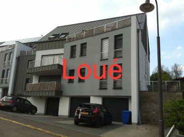 Studio avec cuisine séparée et fermée, coin chambre avec porte coulissante. Grand balcon.
2 emplacements véhicules extérieurs.