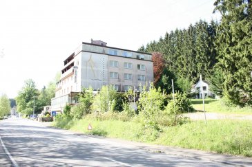 AXHOME Immo vous propose à la vente ce Complexe hôtel/restaurent avec chambres de +/− 500m2 situé à Weilerbach non de Echternach et Bollendorf.

L'immeuble se situe sur un terrain de 11ares, 
spacieux, il comprend plusieurs chambres confortables, une grande terrasse et des installations pratiques.
Il nécessite toute fois de gros travaux de rafraîchissement.

Espace reception
25 chambres avec salle de bain privative et toilettes.
Grande terrasse-véranda idéale pour se détendre.
Deux balcons offrant une vue agréable.
Espace de stockage supplémentaire.
Accès facile entre les étages.
Toilettes séparé disponibles.
Cusines
Bureau 
1 garage
3 emplacements extérieurs 

Plan sur demande.

Pour plus d'informations n'hésitez pas à nous contacter :
-par téléphone: +352 691911993
-par email: info@axhome.lu

Nous restons également à votre entière disposition dans le cas où vous désirez vendre ou louer votre bien. Nous prenons en charge toutes les démarches administratives liées au bien immobilier.

Nous sommes également à votre disposition pour des estimations gratuites.

 ---------- 
AXHOME Immo bietet zum Verkauf diesen Hotel-/Restaurantkomplex mit Zimmern von +/− 500 m² in Weilerbach, nicht in Echternach und Bollendorf an.

Das Gebäude befindet sich auf einem 11 Hektar großen Grundstück. 
Es ist geräumig und verfügt über mehrere komfortable Schlafzimmer, eine große Terrasse und praktische Einrichtungen.
Es sind jedoch umfangreiche Sanierungsarbeiten erforderlich.

Empfangsbereich
25 Zimmer mit eigenem Bad und WC.
Große Veranda-Terrasse, ideal zum Entspannen.
Zwei Balkone bieten eine schöne Aussicht.
Zusätzlicher Stauraum.
Einfacher Zugang zwischen den Etagen.
Separate Toiletten vorhanden.
Küchen
Schreibtisch 
1 Garage
3 Außenstandorte 

Planen Sie auf Anfrage.

Für weitere Informationen kontaktieren Sie uns bitte:
-per Telefon: +352 691911993
-per E-Mail: info@axhome.lu

Auch wenn Sie Ihre Immobilie verkaufen oder vermieten möchten, stehen wir Ihnen gerne zur Verfügung. Wir kümmern uns um alle Verwaltungsvorgänge rund um die Immobilie.

Gerne stehen wir Ihnen auch für kostenlose Kostenvoranschläge zur Verfügung.

 ---------- 
AXHOME Immo offers for sale this hotel/restaurant complex with rooms of +/− 500m2 located in Weilerbach, not Echternach and Bollendorf.

The building is located on 11 acres of land, 
spacious, it includes several comfortable bedrooms, a large terrace and practical facilities.
However, it requires major renovation work.

Reception area
25 rooms with private bathroom and toilet.
Large veranda terrace ideal for relaxing.
Two balconies offering a pleasant view.
Additional storage space.
Easy access between floors.
Separate toilets available.
Kitchens
Desk 
1 garage
3 outdoor locations 

Plan on request.

For more information, please feel free to contact us :
-by telephone: +352 691911993
-by email: info@axhome.lu

We also remain at your complete disposal should you wish to sell or rent your property. We take care of all administrative procedures related to the property.

We are also at your disposal for free estimates.

 ---------- 
AXHOME Immo bitt dësen Hotel-/Restaurantkomplex mat Zëmmeren vun +/− 500m2 zu Weilerbaach, à proximité vun Iechternach a Bollendorf, ze verkaafen.

D'Gebai läit op 11ares Land, 
grousst, an enthält e puer komfortabel Schlofkummeren, eng grouss Terrass a praktesch Ariichtungen.
Et erfuerdert awer gréisser Renovéierungsaarbechten.

Empfangsberäich
25 Zëmmer mat private Buedzëmmer an Toilette.
Grouss Veranda Terrass ideal fir ze relaxen.
Zwee Balkonen bidden eng agreabel Vue.
Zousätzlech Späicherplatz.
Einfach Zougang tëscht Stäck.
Separat Toiletten verfügbar.
Kichen
Schreifweis 
1 Garagen
3 Outdoor parkingen 

Plan op Ufro.

Fir méi Informatiounen, w.e.g. kontaktéiert eis:
- iwwer Telefon: +352 691911993
- per E-Mail: info@axhome.lu

Mir bleiwen och zur Verfügung wann Dir Är Immobilie wëllt verkafen oder lounen. Mir këmmeren eis ëm all administrativ Prozeduren am Zesummenhang mat der Immobilie.

Mir sinn och zur Verfügung fir gratis Schätzungen.