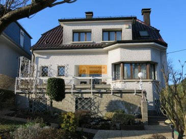 Vendu!! Belle maison libre de 4 côtés avec une grande cour avant située sur un beau terrain de 8a sur les hauteurs de Niederkorn.<br><br>La maison dispose de :<br><br>Rez-de-chaussée : Hall d\'entrée avec coin vestiaire, belle cuisine équipée avec accès à la grande  terrasse postérieure ainsi qu\'au beau  jardin, grand living/salle à manger avec un feu ouvert et 1 WC séparé. On dispose également d\'une 2ième terrasse à l\'avant de la maison.<br><br>Etage1 : Palier,  1 chambre parentale avec sa propre salle de bain + WC, 1 chambre à coucher, 1 pièce/bureau et 1 salle de bain + WC .<br><br>Sous-sol aménagé :  Hall, 2 chambres à coucher, 1 bureau, 1 salle de douche et WC, buanderie, cave à vin et un accès au jardin.<br><br>Une autre particularité de la maison est qu\'on dispose d\'un grand garage de +-70m2 pour plusieurs voitures.<br><br>Possibilité d\'acheter 12 ares de terrain/jardin supplémentaires.<br><br>La rue Titelberg est un rue calme sur la partie haut de Niederkorn à proximité du centre du village ainsi que de l\'école, boulangerie, pharmacie, banque....etc.<br>