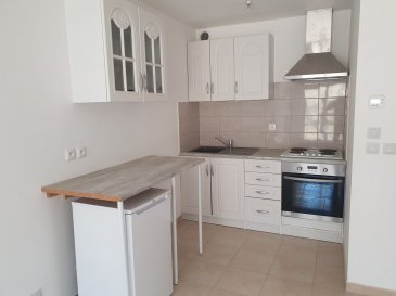 BELARDIMMO vous propose un appartement neuf de 65 m² situé à EVANGE (BREISTROFF-LA-GRANDE) dans un quartier très calme à 10 km de Mondorf-les-bains (LUXEMBOURG). 

Cet appartement est composé de :

- 1 cuisine ouverte équipée sur séjour
- 1 grande salle de douche
- 1 chambre
- 1 place de parking extérieur

possibilité de branchement de machine à laver et sèche-linge dans l'appartement même.

L'appartement se trouve dans une petite résidence de 4 appartements. Il a été renouvelé récemment et n'a pas encore été habité. 

L'appartement est disponible de suite. 

Pour plus d'informations, veuillez nous contacter au  352 26 54 31 48 ou au  352 661572502.


Ref agence :CC006