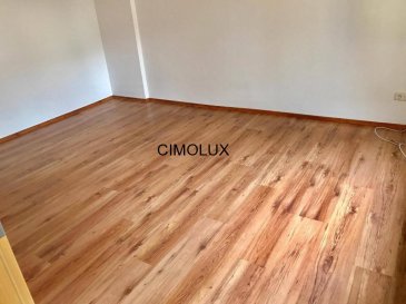 L'agence CIMOLUX vous propose une maison situé à Schifflange avec une superficie de +/-110m2.

La maison dispose:
Au rdch: un hall d'entrée, une cuisine équipée séparée, un salon/salle à manger et un WC séparé.
Au 1er étage: 2 chambres à coucher.
Au 2ème étage: 2 chambres à coucher.
Au sous-sol: une cave et une salle de bain.
De plus, la maison dispose des emplacements extérieurs.

Pour plus d'informations contactez l'agence ou Madame Jenny NETO au 691 85 77 08 on parle français, allemand, luxembourgeois, anglais, portugais et italien.

Pour l'obtention de votre crédit, notre relation avec nos partenaires financiers vous permettront d'avoir les meilleurs conditions.
Ref agence :1441935