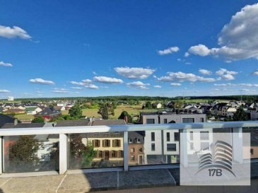 Appartement-Triplex au 3ième, 4ième et 5ième (dernier) étage d’une surface de 237 m2 et 64 m2 de terrasses, avec cave et emplacement intérieur, composé comme suit :

3ième étage :
Hall d’entrée, cuisine équipée, living/salle à manger avec cheminée et balcon, WC d’hôtes, un bureau, une chambre avec balcon, accès par escalier vers l’étage supérieur.

4ième étage :
Hall de nuit, une chambre, salle de bain avec douche, baignoire, double lavabo et raccords lave-linge, une chambre parentale avec accès à la salle de bain, accès par escalier vers l’étage supérieur.

5ième étage :
Hall, grand espace loisir, véranda et terrasse avec débarras
Sous-sol : une cave et un emplacement intérieur.

Le triplex est équipé d’un monte-charge.

Le bâtiment se situe sur l’axe principale, avec un accès facile aux grands axes routiers et aux transports publics. Commerces à proximité.

Pour tout renseignements supplémentaires ou pour convenir un rendez-vous pour une visite, veuillez nous contacter au (+352) 691 400 705 ou par email : info@17b.lu 