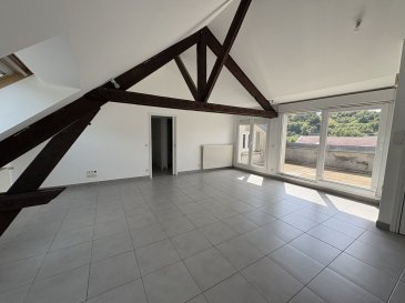 T3 - 70m ². A louer, 

A Herserange, un appartement au troisième et dernier étage sans ascenseur.

Appartement type T3 avec terrasse composé d'une entrée sur salon/séjour; 2 petites chambres; WC séparés; salle de bains (baignoire).

Pas de garage, pas de parking. Stationnement dans la rue.
Une cave.

670euros + 30euros de charge.
Une participation au pro rata pour la taxe ordure ménagère sera demandée en plus.

DVPVC, chauffage gaz (chaudière neuve). 

Avant visite éventuelle, merci de nous envoyer votre dossier complet par mail : contact@panetta-immobilier.fr
3 dernières fiches de salaire
contrat de travail CDI
Dernière quittance
copie carte d'identité
Un garant physique sera demandé