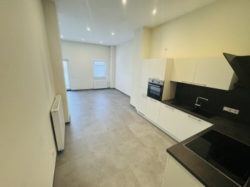 Premier contact uniquement par mail!

Merci de nous transmettre votre dossier par mail (composition familiale = nombre de personnes, revenus, animaux domestiques non acceptés, etc.).

Disponible immédiatement

Bel appartement lumineux situé au rez-de-chaussée d'une résidence entièrement rénovée en 2022.

L'appartement se compose de :

une chambre à coucher,

une salle de douche,

un séjour avec cuisine équipée ouverte,

un WC séparé

un petit balcon.

S'ajoutent une grande cave privative ainsi qu'une buanderie commune.

La résidence est implantée dans une rue très calme, à deux pas du centre-ville de Dudelange et à proximité immédiate de la gare Dudelange-Ville.

Excellente situation géographique !
