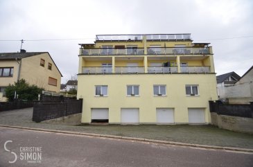 L\'agence immobilière Christine Simon Sàrl ayant un mandat exclusif vous propose ce complexe hôtelier avec ses 10 chambres et 6 Appartements privés d\'une superficie totale d\'environ 883 m2 situé à PERL (D).<br>Idéal pour un investisseur !<br><br>L\'hôtel d\'environ 296,26 m2, se compose d\'une entrée principale avec réception, une cuisine équipée avec une très belle salle petit-déjeuner ainsi que 10 chambres complètement équipées, chacune avec une salle de bains individuelle.<br><br>Au dessus de l\'hôtel se trouvent 6 appartements privés certains meublés.<br>Au sous-sol: vous avez 5 caves, 3 garages et 7 emplacements extérieurs.<br>Les 6 appartements privés sont actuellement en location.<br><br>Détails des Appartements privés:<br><br>1er étage:<br>- Appartement Nr. 5 d\'environ 80,32 m2 est composé de 2 studios séparés identiques, entièrement meublés et aménagés. 1 Salle de douche avec toilette, une cuisine équipée indépendante, une grande salle de séjour/chambre avec accès à une terrasse privative. Garage fermé Nr. 4 pour 1 voiture, 1 emplacement de parking extérieur et une cave.<br><br>- Appartement Nr. 6 d\'environ 54,10 m2. Une cuisine équipée ouverte sur le séjour avec accès à un balcon, un petit débarras et une chambre à coucher. Une salle de douche avec toilette. Un emplacement voiture extérieur et une cave.<br><br>2ème étage:<br>- Appartement Nr. 10 d\'environ 52,28 m2. Kitchenette équipée ouverte vers le salon/living avec accès au balcon. 1 chambre à coucher et une salle de douche/baignoire, toilette ainsi qu\'un petit débarras. Une cave et un emplacement voiture à l\'extérieur.<br><br>- Appartement Nr. 12 d\'environ 87,69 m2. Hall d\'entrée, grande cuisine équipée indépendante, living avec accès sur la terrasse, salle de douche, toilette, 2 lavabos, débarras et un dressing.<br>1 emplacement extérieur et une cave privative.<br><br>- Penthouse Nr. 13 d\'environ 51,66 m2 avec un grenier, accessible par une trappe, une grande terrasse d\'environ 60 m2 rénovée en 2015. Une salle de bains, 1 chambre à coucher, cuisine équipée ouverte sur le living. Débarras privatif dans les parties communes. 1 emplacement de parking extérieur et une cave.<br><br>- Penthouse Nr. 14 d\'environ 165 m2 utile et 69,43 m2 habitable. Un hall d\'entrée avec débarras et une toilette séparée. Une cuisine équipée avec îlot central ouverte sur le living, une grande chambre à coucher et un grenier aménagé. Terrasse d\'environ 80 m2 rénovée en 2015. Un garage fermé pour 1 voiture et un emplacement extérieur devant ainsi qu\'une cave privative.<br>Le Penthouse est climatisé. <br><br>La localité PERL (D) se trouve au coeur des 3 frontières, l\'Allemagne le Luxembourg et la France. Perl est une localité agréable à vivre aussi bien pour des jeunes gens que pour les personnes âgées. Dans la commune et celles voisines se trouvent de nombreux commerces, écoles p.ex. école fondamentale et le Lycée de Schengen ainsi que des crèches accessibles à pied. L\'entrée de l\'autoroute Saarebruck-Luxembourg est à quelques minutes en voiture.<br><br>Distances de Perl à:<br>02 km à L-Schengen<br>24 km à D-Merzig<br>27 km à D-Saarburg<br>45 km à L-Kirchberg<br><br>Pour plus d\'informations, n\'hésitez pas à contacter l\'agence par eMail: info@chrisitinesimon.lu ou par téléphone: +352 26 53 00 30.<br>Les honoraires d\'agence sont à charge de l\'acquéreur (3,57 %). <br><br><br><br /><br />Die Immobilienagentur Christine SIMON GmbH mit Alleinauftrag, bietet Ihnen zum Verkauf eine Hotelanlage mit 10 Zimmer und 6 Eigentumswohnungen mit einer gesamt Wohnfläche von ungefähr 883 qm gelegen in Perl (D).<br>Ideal für Investoren !<br><br>Zu der Hotelanlage mit ungefähr 296,26 qm gehören eine Rezeption im Eingangsbereich, eine Küche mit einem schönen Frühstücksraum und jeweils 10 geräumige voll ausgestattete Zimmer mit eigenem Badezimmer.<br><br>Zudem befinden sich über der Hotelanlage 6 Eigentumswohnungen, davon sind einige möbliert.<br>Im Untergeschoss befinden sich 5 Kellerräume, 3 Garagen und 7 Aussenstellplätze.<br>Alle 6 Eigentumswohnungen sind zurzeit vermietet.<br><br>1. Stock:<br>- Wohnung Nr. 5 von ungefähr 80,32 qm unterteilt in 2 einzelne und identische, vollständig eingerichtete Studios. 1 Duschraum mit Toilette, eine separate eingerichtete Einbauküche, ein grosses Wohn/Schlafzimmer mit Zugang zur Terrasse. Dazu gehört die Garage Nr. 4 und ein Aussenstellplatz sowie ein Kellerraum.<br><br>- Wohnung Nr. 6 von ungefähr 54,10 qm. Eine offene und eingerichtete Einbauküche mit Wohnraum und Zugang zur Terrasse. Ein kleiner Abstellraum und 1 Schlafzimmer, ein Duschraum mit Toilette. Dazugehörend ein Aussenstellplatz und ein Kellerraum.<br><br>2ter Stock:<br>- Wohnung Nr. 10 von ungefähr 52,28 qm. Kleine Einbauküche verbunden mit dem Wohnzimmer und Zugang zu einer Terrasse. 1 Schlafzimmer, Badezimmer mit Dusche, Badewanne und Toilette sowie ein kleiner Abstellraum. Dazugehörend, 1 Aussenstellplatz und 1 Kellerraum.<br><br>- Wohnung Nr. 12 von ungefähr 87,69 qm. Eingangsbereich, grosse separate Einbauküche, Wohnraum mit Zugang zur Terrasse, Duschraum mit Toilette, 2 Waschbecken, Abstellraum und Ankleidezimmer.<br>Dazugehörend 1 Aussenstellplatz und 1 Kellerraum.<br><br>- Penthouse Nr. 13 von ungefähr 51,66 qm mit einem Speicherraum erreichbar über eine Speicherluke. Eine grosse Terrasse von ungefähr 60 qm die 2015 renoviert wurde. <br>1 Badezimmer, 1 Schlafzimmer, eine eingerichtete und offene Einbauküche mit Wohnzimmer. Eine private Abstellkammer im Flur. Dazugehörend, 1 Aussenstellplatz und 1 Kellerraum.<br><br>- Penthouse Nr. 14 von ungefähr 165 qm Nutzfläche und ungefähr 69,43 qm Wohnfläche. Ein Eingangsbereich mit Abstellkammer und 1 separaten Toilette. Eine Einbauküche mit einer zentralen Kücheninsel zusammen mit dem Wohnzimmer, ein grosses Schlafzimmer und ein ausgebauter Speicherraum. Eine 2015 renovierte Terrasse von ungefähr 80 qm. 1 Garage und 1 Aussenstellplatz sowie 1 Kellerraum.<br>Das Penthouse ist mit Klimaanlage ausgestattet.<br><br>Perl (D) befindet sich im grenzenlosen Dreiländereck Deutschland, Luxemburg und Frankreich und ist ein sehr angenehmer Wohnort. Perl hat sowie für junge und ältere Leute viel zu bieten. In der Gemeinde und in den Nachbargegenden gibt es zahlreiche größere Einkaufsmärkte, Schulen, u.a. die grenzüberschreitende Gemeinschaftsschule \