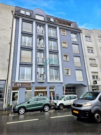 Belardimmo vous propose en exclusivité un très bel appartement de une chambre d'environ 67.13m² situé au 4eme étage d'une résidence de 1995 avec ascenseur, idéalement situé proche du centre et de la gare ainsi que de toutes les commodités.

L'appartement est composé comme suit:

- Couloir avec placard
- Salle de bain avec WC et buanderie
- Cuisine équipée 
- Grand salon séjour
- Une chambre à coucher
- WC séparé

L'appartement dispose encore d'un cave et d'un emplacement parking extérieur.



L'appartement est actuellement loué 1550€/mois + 200€/mois de charges.

Ideal pour un investisseur.

Pour plus d'informations veuillez contacter Monsieur David Kempf au 00 352 621 631 841 ou par mail David.kempf16@gmail.com

 ---------- 
Belardimmo offers you an exclusive opportunity to purchase a beautiful one-bedroom apartment of approx. 67.13m² located on the 4th floor of a 1995 residence with elevator, ideally situated close to the center and train station as well as all amenities.

The apartment is composed as follows:

- Hallway with cupboard
- Bathroom with WC and laundry room
- Fully equipped kitchen
- Large living room
- One bedroom
- Separate WC

The apartment also has a cellar and an outdoor parking space.


The apartment is currently rented for €1550/month + €200/month utilities.

Ideal for an investor.

For further information, please contact Mr. David Kempf on 00 352 621 631 841 or by e-mail David.kempf16@gmail.com