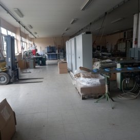 MORHANGE

Local à vendre de 866m² convenant pour hangar, atelier, stockage  avec 2 accès plein pied, structure en béton et bardage, dalles béton

Situé non loin de l'autoroute Paris Strasbourg, Sarrebruck Frankfort, MORHANGE se trouve environ à 40km de la frontière allemande.

On y trouve également un grand bureau une salle de formation, des volets électriques, un plafond chauffant et rafraîchissant , des convecteurs,
aérothermie au gaz pour le hangar,  double vitrage.

Ce bâtiment est en excellent état, parking, terrain de 3072m².

Plus de renseignements sur demande.

Le prix est de 274000€ frais d'agence inclus