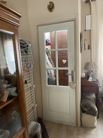 Maison de ville 2 chambres + bureau/dressing-cour 

Idéalement située proche de Lille, cette charmante maison de ville ne manque pas d’atouts et séduira aussi bien les primo-accédants que les investisseurs.

Une maison pleine de charme avec une belle âme
Idéalement située proche de Lille, cette charmante maison de ville ne manque pas d’atouts et séduira aussi bien les primo-accédants que les investisseurs.

Un bureau idéal pour le télétravail ou chambre d’appoint avec un extérieur de ville .
Une maison pleine de charme avec une belle âme Emplacement recherché :
Quartier agréable
Proche des transports, écoles et axes principaux
À deux pas des commerces de proximité
ðŸ› ï¸ Quelques travaux à prévoir, offrant un fort potentiel de valorisation avec possibilité de faire 3 chambres et de créer un intérieur à votre image.