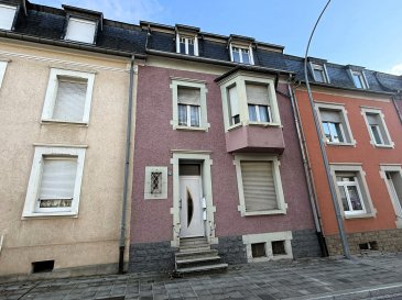 Belle maison mitoyenne, disposant de +/- 240 m2 sur 1,35 ares de terrain privatif, comprenant :

- Hall d'accueil.
- Salon et salle à manger.
- Cuisine équipée indépendante.
- 4 chambres à coucher.
- 2 WC séparé.
- 4 salles de bains.
- Combes aménagés.
- Cuisine d'été.
- Chaufferie et buanderie avec accès terrasse et jardin.
- Terrasse et jardin orienté sud

Possibilité de louer 3 ares de Terrain, dans la continuité du jardin privatif à l'arrière, appartenant à la commune, au loyer annuel de 5€.

Installation électrique en conformité, chaudière, gaz, condensation récente.
Travaux de rénovation à prévoir.

À proximité immédiate de toutes commodités : transports en commun, commerces, crèches et écoles,?