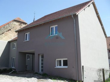 Belardimmo vous propose en exclusivité un immeuble de rapport avec 2 maison ( 140m² habitables et 110m² habitables) de 3 chambre situé à Etting 
Le bâtiment est de 2010, avec triple vitrage, isolation extérieur, volet électrique, chaque maison a un chauffage individuel électrique au sol et son propre ballon d'eau chaude.

Les maison sont composés comme suit:

- Hall d'entrée
- Salon/séjour
- Cuisine équipée ouverte
- 3 chambres
- une salle de bain avec douche
- WC séparé
- un garage fermé

Pour plus d'informations veuillez contacter Monsieur David Kempf au 00 352 621 631 841 ou par mail David.kempf16@gmail.com