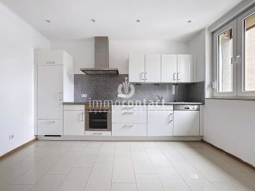 L’agence immobilière Immo-Contact vous propose cette charmante maison libre de trois côtés avec jardin, située à Linger, dans la commune de Pétange.

La maison bénéficie d’une situation pratique dans le village de Linger, la gare de Pétange est accessible en environ 5 minutes en voiture, permettant de rejoindre facilement Luxembourg-Ville et les localités voisines. Une ligne de bus avec arrêt situé juste devant la maison facilite également les déplacements quotidiens.

Les familles apprécieront la proximité des structures d’accueil pour enfants et crèches situées à seulement quelques minutes, ainsi que les écoles et les différentes infrastructures de la commune de Pétange.

Les commerces, supermarchés, restaurants et services essentiels sont également accessibles rapidement, offrant un cadre de vie pratique et confortable au quotidien.

La maison se compose comme suit :

Rez-de-chaussée :
- Hall d’entrée
- Salon
- Cuisine équipée séparée avec espace repas
- WC séparé

1er étage :
- Hall de nuit
- 2 chambres à coucher 
- Salle de bain avec douche, baignoire, WC et fenêtre

2ème étage :
- 2 chambres à coucher
- Espace bureau ou dressing

Le bien dispose également d’une cave et buanderie ainsi que d’espaces de rangement supplémentaires.

À l’extérieur, vous profiterez d’un agréable espace avec terrasse et jardin, idéal pour profiter des beaux jours et partager des moments en famille ou entre amis.

Visites possibles en semaine et le samedi.

Pour toutes informations contactez-moi au +352 621 391 355.

Estimation de votre bien (sous 48h), contactez nous +352 26 311 992 ou sur info@immocontact.lu

 ---------- 
The Immo-Contact real estate agency is offering this charming house, free on three sides with a garden, located in Linger, in the municipality of Pétange.

The house enjoys a convenient location in the village of Linger, with Pétange train station just a 5-minute drive away, providing easy access to Luxembourg City and neighboring towns. A bus line with a stop right in front of the house also makes daily travel easy.

Families will appreciate the proximity of childcare facilities and nurseries located just a few minutes away, as well as schools and various amenities in the municipality of Pétange.

Shops, supermarkets, restaurants, and essential services are also within easy reach, offering a convenient and comfortable living environment for everyday life.

The house is laid out as follows:

Ground floor:
- Entrance hall
- Living room
- Separate fitted kitchen with dining area
- Separate toilet

First floor:
- Landing
- 2 bedrooms
- Bathroom with shower, bathtub, toilet, and window

2nd floor:
- 2 bedrooms
- Office or dressing room

The property also has a cellar and laundry room, as well as additional storage space.

Outside, you can enjoy a pleasant terrace and garden, ideal for enjoying sunny days and spending time with family or friends.

Viewings are possible on weekdays and Saturdays.
For further information, please contact me at +352 621 391 355.

For a valuation of your property (within 48 hours), please contact us at +352 26 311 992 or at info@immocontact.lu.