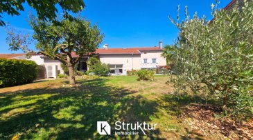 .  Demeure rénovée aux beaux volumes, terrain arboré de 9,45 ares -- Haute-Kontz
 +++ Mandat Exclusif - Visite virtuelle sur demande +++
 Idéalement située à Haute-Kontz, village calme à proximité immédiate de la frontière luxembourgeoise, cette demeure rénovée développe 236 m2 habitables, complétés par 189 m2 de surfaces annexes, sur un terrain clos et arboré de 9,45 ares, avec terrasse et jardin sans vis-à-vis. Volumes généreux, deux garages, parkings, dépendances multiples et un espace aménageable à fort potentiel en font un bien adapté à une famille en quête d'espace.
 Description
 Cette maison est implantée dans un quartier résidentiel paisible, proche de toutes commodités.
 Le terrain de 9,45 ares, clos et arboré, bénéficie d'une exposition sud et offre un cadre particulièrement agréable, avec des arbres fruitiers et un bassin d'ornement.
 Au rez-de-chaussée, un hall d'entrée dessert la cuisine équipée spacieuse et conviviale, dotée d'un électroménager MIELE et SMEG, ainsi que d'un four à pain et d'un poêle à bois ; elle ouvre sur la terrasse et le jardin sans vis-à-vis.
 Le salon-séjour de 55 m2 aux volumes généreux et avec cheminée donne également accès aux deux terrasses et au jardin.
 Ce niveau comprend également une lingerie, qui peut être transformée en chambre, une salle d'eau, un wc, 2 garages, un atelier, et des caves, dont une cave voûtée aux murs en pierre.
 À l'étage, un dégagement dessert 4 chambres, dont une chambre parentale avec dressing aménagé attenant, une salle de bains avec double vasque, baignoire et douche, un wc, un débarras.
 Une pièce, actuellement utilisée en salle de jeux, donne accès à un espace aménageable de 51 m2 au sol, avec une belle hauteur sous plafond, qui pourrait permettre de créer une suite parentale ou un studio (voir proposition d'aménagement).
 En annexes, la maison dispose d'une chaufferie, d'un atelier, d'une cave avec accès au jardin, et de 4 parkings extérieurs.
 Quartier et environs
 Haute-Kontz, village calme, se trouve à proximité immédiate de la frontière luxembourgeoise. La commune dispose d'une école primaire et d'un service de périscolaire ; un ramassage scolaire assure la liaison vers le collège de Sierck-les-Bains. L'essentiel des commerces et services de proximité (commerces, pharmacie, services de santé...) est présent à 5 min. Pour une offre commerciale plus large, Thionville constitue le pôle de référence, accessible en voiture.
 La proximité de la frontière permet un accès direct au Luxembourg par les axes routiers locaux, sans nécessairement emprunter l'autoroute, un atout pour les actifs travaillant au Grand-Duché.
 Caractéristiques 
 La maison développe 236 m2 habitables et 189 m2 de surfaces annexes, répartis sur deux niveaux, avec un potentiel d'extension dans les combles. Le terrain clos et arboré de 9,45 ares exposé sud, les deux garages et les nombreuses dépendances (atelier, cave voûtée, chaufferie, salles d'eau annexes) constituent des atouts fonctionnels. L'aménagement de l'espace combles de 51 m2 représenterait un projet de travaux à prévoir pour exploiter pleinement le potentiel du bien.
 Caractéristiques techniques

Toiture et façade rénovées
Chauffage au sol dans le salon-séjour
Menuiseries double vitrage PVC + volets motorisés
Pompe à chaleur
Ballon thermodynamique
Cheminée à foyer ouvert
Wc du rez-de-chaussée équipé d'un wc, d'un urinoir et d'un lave-mains
Four à pain dans la cuisine
Poêle à bois dans la cuisine
Cuisine équipée -- électroménagers Miele et Smeg (four, réfrigérateur américain, plaque gaz, lave-vaisselle, hotte)
Cave voûtée, murs en pierre, idéale pour la conservation du vin
Deux garages équipés de portes motorisées
Fosse septique
DPE B / GES A -- estimation des coûts annuels : entre 1 610 et 2 240 EUR

 INFOS ET VISITES
 Contactez Régis au 06