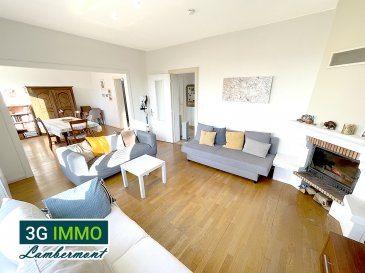 Vous recherchez du calme, de la surface, des volumes et de l'authenticité à proximité des frontières dans un secteur convoité ?
3G Immo Lambermont vous propose en Exclusivité à Lexy, une MAISON BOURGEOISE très lumineuse de 175m² habitables avec 6 CHAMBRES, un grenier aménageable plus un sous-sol complet. Situation exceptionnelle au calme absolu et proche de toutes les commodités.

Dès le couloir l'entrée, nous retrouvons les archétypes des maisons bourgeoises (plancher chêne, hauteur des plafonds?). Le rez-de-chaussée se compose d'une pièce de vie très lumineuse de 37m² sur parquet chêne et cheminée, d'un bureau (ou chambre), d'une cuisine et d'une salle d'eau (douche italienne et Wc) rénovée en 2024. 
Au premier étage, un vaste palier distribue 4 chambres (10,1 / 11,3 / 18 et 19,2m² !), un Wc séparé et une salle de bain avec baignoire. 
Le dernier niveau se compose de la 6ème chambre de 17,4m² et d'un grenier (isolation posée et électricité tirée) de 58m² avec sa superbe charpente, qui laissera pleinement parler vos souhaits et envies : bureau, salle détente ou loisirs? 
Le sous-sol comprend un garage de 30m², une buanderie, une chaufferie et des rangements.

Cette maison jumelée est bâtie sur un terrain d'environ 550m² avec terrasse arrière, dans un environnement très calme et verdoyant en restant proche de toutes les commodités.

D'un point de vue technique, les huisseries sont en DV PVC, la toiture est en tuile, l'électricité est aux normes, le chauffage est assuré par une chaudière fuel et une cheminée dans la pièce de vie et tous les mitigeurs et Wc ont été changés en 2025.

Pour toutes demandes de renseignements et/ou visite :
Grégory 06 42 85 79 02
Chers confrères, je pratique l'interagence