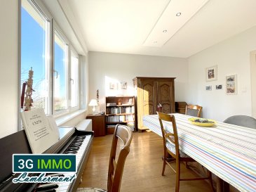 Vous recherchez du calme, de la surface, des volumes et de l'authenticité à proximité des frontières dans un secteur convoité ?
3G Immo Lambermont vous propose en Exclusivité à Lexy, une MAISON BOURGEOISE très lumineuse de 175m² habitables avec 6 CHAMBRES, un grenier aménageable plus un sous-sol complet. Situation exceptionnelle au calme absolu et proche de toutes les commodités.

Dès le couloir l'entrée, nous retrouvons les archétypes des maisons bourgeoises (plancher chêne, hauteur des plafonds etc). Le rez-de-chaussée se compose d'une pièce de vie très lumineuse de 37m² sur parquet chêne et cheminée, d'un bureau (ou chambre), d'une cuisine et d'une salle d'eau (douche italienne et Wc) rénovée en 2024. 
Au premier étage, un vaste palier distribue 4 chambres (10,1 / 11,3 / 18 et 19,2m² !), un Wc séparé et une salle de bain avec baignoire. 
Le dernier niveau se compose de la 6ème chambre de 17,4m² et d'un grenier (isolation posée et électricité tirée) de 58m² avec sa superbe charpente, qui laissera pleinement parler vos souhaits et envies : bureau, salle détente ou loisirs? 
Le sous-sol comprend un garage de 30m², une buanderie, une chaufferie et des rangements.

Cette maison jumelée est bâtie sur un terrain d'environ 550m² avec terrasse arrière, dans un environnement très calme et verdoyant en restant proche de toutes les commodités.

D'un point de vue technique, les huisseries sont en DV PVC, la toiture est en tuile, l'électricité est aux normes, le chauffage est assuré par une chaudière fuel et une cheminée dans la pièce de vie et tous les mitigeurs et Wc ont été changés en 2025.

Pour toutes demandes de renseignements et/ou visite :
Grégory 06 42 85 79 02
Chers confrères, je pratique l'interagence