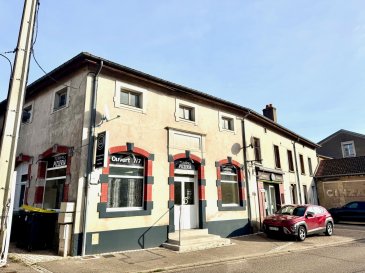 ENSEMBLE IMMOBILIER - AXE METZ/PONT-A-MOUSSON  : 87 000 EUR FA.  Situé à BAYONVILLE SUR MEUSE, sur l'axe stratégique METZ/PONT-A-MOUSSON, cet ensemble immobilier d'environ  350 m2 de plateau offrant un excellent potentiel 
 Le bien comprend : 
 - un local commercial assurant un revenu immédiat
 - un appartement d'environ 100 m2, également loué
 - un plateau à rénover
 - un terrain à l'arrière de 14 ares
 - une parcelle indépendante de 147 m2 avec grange, offrant possibilité de construction
 Contact : Bernard BLOCH   06.150.144.36