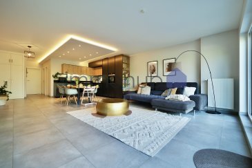 immohub, votre partenaire immobilier à Ehlerange, est ravi de vous présenter un appartement avec terrasse et jardin privatif au Rez-de-Chaussé d'une résidence soignée à seulement 6 unités. Offrant calme et confort, ce bien bénéficie de deux chambres, un bureau, et d'un emplacement intérieur.
Le bien se compose comme suit:

RDC :
-Hall d'entrée avec garde-robe sur mesure
-WC séparé : 1,66 m²
-Double séjour avec cuisine équipée ouverte : 42,73 m² (Cuisine installée en 2018)
-Terrasse : 33,00 m²
-Jardin : 90,00 m²
-Bureau : 6,85 m²
-Chambre I : 12,00 m²
-Chambre II : 17,51 m² avec salle de bain : 4,78 m²
-Salle de douche : 4,66 m²
-Hall de nuit : 3,89 m²

Possibilité d'acquérir un deuxième emplacement intérieur à 35.000 €.

Détails supplémentaires :
-Surface utile selon cadastre : 97,55 m²
-Année de construction : 2014
-Triple vitrage, châssis en PVC, volets électriques
-Chauffage au gaz
-VMC
-Classe énergétique : B/B
-Exposition : Nord-Est
-Charges mensuelles : +/- 300 €
-Fibre optique
-Cave privative
-Buanderie en commune