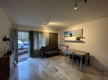 À vendre ? Studio lumineux à Luxembourg-Bonnevoie  
Très beau studio situé au 15, rue Antoine Godart, dans un quartier calme et recherché, à proximité de toutes les commodités.  
Le bien se compose d'un séjour avec cuisine ouverte, d'un hall avec armoire encastrée, d'une salle de douche, d'une petite chambre ainsi que d'une cave privative (3,16 m²).  
Un emplacement intérieur pour voiture est disponible en supplément au prix de 50.000 €.  
Atouts : lumineux, bien agencé, emplacement idéal ? parfait pour un premier achat ou un investissement locatif.  
Localisation : Bonnevoie / Luxembourg  
Cave incluse