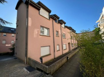 Bel appartement de 2 chambres avec grande terrasse à Aspelt (Luxembourg)
Nous vous proposons ce bel appartement d’une superficie habitable de ± 92 m², situé au rez-de-chaussée d’une résidence calme et bien entretenue à Aspelt.
L’appartement se compose comme suit :
 • Un spacieux séjour avec salle à manger ouvert sur une cuisine équipée ,
 • Deux chambres à coucher lumineuses,
 • Une grande terrasse privée idéale pour profiter des beaux jours,
 • Une salle de bains avec fenêtre,
 • Un WC séparé pour les invités,
 • Un local de rangement pratique,
 • Un emplacement de parking en garage ainsi qu’un emplacement extérieur,
 • Une cave privative et une buanderie commune complètent ce bien.
Cette propriété est idéale pour une famille ou un couple souhaitant vivre dans un environnement paisible tout en restant proche des commodités.
N’hésitez pas à nous contacter pour organiser une visite.
