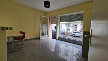 Bureau se composant de deux pièces plus un espace kitchenette et toilette.
Idéale pour professions liberales, artisanal ou petit commerce (hors restauration)
Contrat courte durée possible
Disponible de suite

Loyer: 1100 euros (eau, chauffage sont compris dans le loyer)
l'électricité du local est à payer par le locataire. 
Caution: 2 mois de loyer = 2200 euros
Frais d'agence: 1100 + 17% = TVA 1287 euros TTC