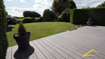 Votre agence IMMO LORENA de Pétange, partenaire de la CHAMBRE IMMOBILIERE DE Luxembourg en collaboration avec l'agence CP-IMMO (B) à le plaisir de vous présenter, à Weyler (Arlon), cette demeure d’exception, 4 façades sur un terrain de 10,26 ares magnifiquement aménagé. 
Aux portes du Grand-Duché de Luxembourg et des commodités, elle conjugue élégance, matériaux nobles et volumes généreux pour offrir un cadre de vie unique. 
Dès l’entrée, la luminosité et l’harmonie des espaces séduisent instantanément. 
Le rez-de-chaussée propose deux garages, une buanderie, des caves et un espace sport avec douche et toilette, combinant confort et fonctionnalité. 
Au premier niveau, le cœur de la maison vous accueille avec un vaste séjour baigné de lumière, sublimé par une cassette à bois, une salle à manger conviviale, une chambre et un WC séparé apportant confort et polyvalence et une cuisine hyper équipée, parfaite pour les amateurs de bons petits plats. 
De larges baies vitrées s’ouvrent sur une terrasse ensoleillée et un jardin paysager conçu par un architecte-jardinier. 
Véritable havre de paix, il invite à la détente et aux moments partagés, rehaussé par un terrain de pétanque qui confère charme et originalité. 
Au deuxième niveau, L’étage de nuit abrite une suite parentale avec dressing, deux chambres supplémentaires et une élégante salle de bains avec douche et jacuzzi. 
Nichée dans un environnement verdoyant et paisible, cette propriété rare représente une opportunité unique pour ceux qui recherchent un art de vivre raffiné. 
Pour vous projeter, le mobilier visible est virtuel, la maison est actuellement vide.

Pour tout contact et plus de renseignant veuillez contacter l'agence Immo Lorena Lux Sàrl:
Numéro de l'agence: +352 50 93 32
Joanna RICKAL: +352 621 36 56 40

L'agence ImmoLorena est à votre disposition pour toutes vos recherches ainsi que pour vos transactions LOCATIONS ET VENTES au Luxembourg, en France et en Belgique.