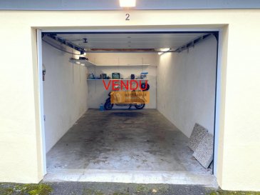 Bressaglia Immobilière vous propose ce garage idéalement situé proche du centre de la Ville de Luxembourg dans la rue de Vianden.<br><br>Le garage fermé dispose d\'une surface cadastrale de 18,96 m², idéal pour chaque type de voiture + stockage de vélo/moto, et étalage pour stockage. <br><br>Le garage dispose d\'une porte électrique ainsi qu\'une alimentation électrique à l\'intérieur et d\'une nouvelle toiture.<br><br>Belle hauteur de plafond.<br><br>Le garage est idéalement situé à 10 minutes à pieds du centre de la Ville de Luxembourg<br><br><br><br><br>