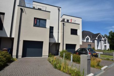 Magnifique maison jumelée de haut standing, de 160 m², située à Dippach à 7 min de Bertrange, comprenant: 
Au RCH : une cuisine équipée ouverte sur le living, une grande terrasse avec un jardin offrant une vue dégagée et un wc séparé,
Au 1er étage : 2 chambres à coucher dont une avec balcon, une salle de bain et un espace bureau.
Au 2e étage : une suite parentale avec terrasse une salle de douche et un dressing.
Au sous-sol : 2 caves, une buanderie,  une chaufferie avec chauffage individuel au gaz.

Vous disposerez également d'un garage pour une voiture avec un stationnement devant.

A proximité de Bertrange (7 min en voiture), commune offrant tout un ensemble de commerces de proximité, deux grands centres commerciaux : la Belle Etoile et le City Concorde, des écoles primaires et maisons relais, des médecins généralistes et spécialistes, une pharmacie, des restaurants et bars avec terrasses au centre.

A 8 min en voiture de l'école européenne de Mamer.
Bonnes infrastructures routières et transports en commun vers Luxembourg ville.

 ---------- 
Magnificent high standing semi-detached house, 160 m², located in Dippach 7 minutes from Bertrange, comprising:
On the RCH: an equipped kitchen open to the living room, a large terrace with a garden offering an unobstructed view and a separate toilet,
On the 1st floor: 2 bedrooms, one with balcony, a bathroom and an office space.
On the 2nd floor: a master suite with terrace, a shower room and a dressing room.
In the basement: 2 cellars, a laundry room, a boiler room with individual gas heating.

You will also have a garage for one car with parking in front.

Near Bertrange (7 min by car), town offering a whole range of local shops, two large shopping centers: Belle Etoile and City Concorde, primary schools and relay houses, general practitioners and specialists, a pharmacy, restaurants and bars with terraces in the center.

8 min by car from the European School of Mamer.
Good road infrastructure and public transport to Luxembourg city.