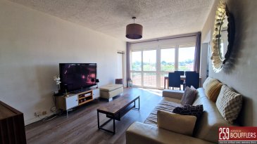 NANCY/BEAUREGARD - APPARTEMENT 4 PIECES AVEC BALCON.  NANCY/BEAUREGARD. Appartement 4 pièces, d'une surface de 70.62m2, situé au troisième étage avec ascenseur d'une Résidence sécurisée. Offrant : une entrée avec placard, une pièce de vie avec accès sur balcon, une cuisine séparée équipée, 3 chambres (11.89m2, 9.38m2 et 9.40m2), une salle d'eau et un WC séparé. Cellier privatif au rez-de-chaussée permettant un espace de stockage supplémentaire. Parking privatif réservé aux occupants de la résidence. Chauffage collectif au sol. Les charges de copropriété comprennent : eau froide, eau chaude, chauffage, ascenseur, électricité des parties communes, entretien des parties communes etc. Idéalement situé, proche de toutes commodités (arrêt de bus ligne T4, accès autoroutes, commerces, écoles...). www.agencedeboufflers.fr.