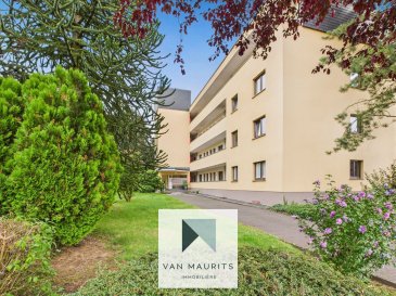 Situé au Senningerberg dans la commune de Niederanven, au rez-de-chaussée d'une résidence datant de 1972 et rénové en 1997, cet appartement d'une surface habitable de ± 83 m² pour une surface totale de ± 107 m² se compose comme suit:

Un hall d'entrée de ± 3 m² dessert une salle de bain de ± 4 m² (baignoire, meuble lavabo, meuble miroir avec rangements) et donne sur un couloir de ± 7 m² desservant 2 chambres de ± 10 et 15 m², une cuisine séparée équipée de ± 8 m², un séjour salon/salle à manger de ± 32 m² avec accès à une terrasse de ± 31 m², un débarras de ± 3 m² ainsi qu'un wc séparée de ± 2 m².

Au sous-sol un garage fermé de ± 24 m² pour 2 voitures ainsi qu'une buanderie commune (emplacement lave-linge et sèche-linge) complètent l'offre.

Détails complémentaires:
- Chaudière au gaz, chauffage par radiateurs avec calorimètres,
- Fenêtres châssis PVC, double vitrage, volets manuels et électriques
- Garage 2 voitures
- Grande terrasse orienté Sud

Personne de contact:
M Maurits van Rijckevorsel
Tel. +352 / 621198 891
email: maurits@vanmaurits.lu