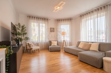 MAISON JUMELEE CHARMANTE À MERL (LUXEMBOURG-VILLE)
Avec 4 chambres, 1 bureau, 3 salles de bains, jardin, terrasse, grand sous-sol aménagé, cave spacieuse et stationnement extérieur.

MAGNOR REALTY GROUP vous propose cette maison d'exception d'une surface habitable de ±?190 m² (262 m² surface brute). Située dans le quartier résidentiel très prisé de Merl à Luxembourg-ville, cette maison ancienne, rénovée, a vu sa façade, son toit, ses fenêtres, sa cuisine et ses salles de bains entièrement refaits en 2022. Elle séduit par sa luminosité, son agencement familial et son orientation plein sud.

Détails de la maison :

Rez-de-chaussée :
- Hall d'entrée ±?8 m²
- Séjour / salle à manger spacieux ±?37 m²
- Cuisine équipée ±?12 m² avec accès à la terrasse ±?10 m²
- Jardin clôturé exposé plein sud ±?100 m²
- WC séparé ±?1 m²

1er étage :
- Palier ±?8 m²
- Chambre parentale ±?19 m²
- Deuxième chambre ±?17 m²
- Salle de bain ±?11 m² (baignoire, douche, double vasque, WC et bidet)

2e étage :
- Chambre ±?20 m²
- Chambre maître ±?31 m² à usage multiple (2 chambres, salle de jeux, bureau), mezzanine ±?3 m² menant au grenier non-aménagé ±?21 m²
- Salle de douche ±?lavabo, douche, sèche-serviettes et WC

Sous-sol (rez-de-jardin) :
- Atelier ±?15 m²
- Buanderie & cave ±?12 m²
- Chaufferie ±?6 m²
- Bureau lumineux ±?13 m²
- Salle de bain complète (baignoire, lavabo, bidet, sèche-serviettes, WC)

Informations complémentaires :
- Chauffage au gaz (chaudière 2008)
- Fenêtres triple vitrage en PVC
- Place de stationnement extérieure
- Borne de recharge pour voiture électrique (11 kW)
- Fibre optique
- Proximité immédiate des commodités (commerces, écoles, crèches, parcs, restaurants)

Localisation :
- À quelques minutes à pied du parc municipal de Merl
- Écoles publiques, crèches, centres commerciaux à proximité
- Excellente desserte par les transports en commun
- Centre-ville de Luxembourg accessible en moins de 10 minutes

Disponibilité : Immédiate
Pour toute information ou visite, veuillez contacter le +352 621 622 344