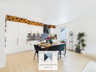 Situé à Lintgen (74, route Principale), dans un environnement agréable à proximité immédiate des commodités, en arrière de la résidence, cet appartement construit en 2008 offre une surface habitable d'environ 90 m². En très bon état général, il se trouve au 3ème et dernier étage d'une résidence avec ascenseur et bénéficie d'une belle vue sur la forêt.

Le bien se présente comme suit :

Au troisième étage, l'appartement s'ouvre sur un hall d'entrée desservant un séjour de ± 36 m² avec sa cuisine équipée et ouverte. Un couloir de ± 10m2 mène à l'espace nuit qui comprend trois chambres de ± 9 m², 10 m² et 14 m².

Une salle de douche moderne de ± 6 m², équipée d'une douche à l'italienne, d'une vasque, d'un wc et d'un sèche-serviettes. Un débarras/buanderie de ± 3 m² apporte un espace de rangement supplémentaire.

Le sous-sol comprend une cave privative.

Au rez-de-chaussée se trouvent deux emplacements de parking - 1 couvert (carport) et un extérieur.

Caractéristiques :

Dernier étage;
Pas de vis-à-vis;
2 emplacements de parking;
Chauffage au gaz;
CPE : 