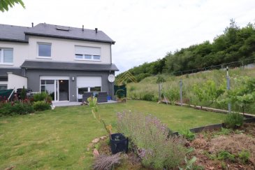 Belle maison de 2013, libre de 3 côtés située dans les hauteurs de Schieren, offrant tout le confort nécessaire dans un cadre attrayant.

Elle se compose comme suit:

RDCH:
 -Hall d'entrée,
 - Grand garage pour 2 voitures, buanderie et cave.

1er Étage:
 -Très grande cuisine équipée avec accès direct sur terrasse et jardin,
 - Spacieux living et salle à manger,
 
2ième Étage :
 - 2 chambres à coucher avec armoire encastrée, 
 - Une chambre parentale avec salle de bains privative,
 - Salle de douche, 
 - WC séparé,

Dernier étage :
 - Combles aménagés pouvant servir de quatrième chambre, bureau ou autre.

Le jardin est aménagé avec goût, vous trouverez notamment, un cerisier, un pommier et un fraisier.

informations complémentaires: chauffage au sol, triple vitrage, antenne collective déjà installée, prises de téléphone/internet dans toutes les pièces de la maison.

Pour plus de renseignements ou une visite (visites également possibles le samedi sur rdv), veuillez contacter le 28.66.39.1.

Les prix s'entendent frais d'agence de 3 % TVA 17 % inclus.

Les visites ont repris, et nous sommes heureux de pouvoir à nouveau vous revoir ! Notre équipe sera équipée de gants et de masques afin de vous recevoir ou vous faire visiter nos biens en toute sécurité.
Ref agence :73310