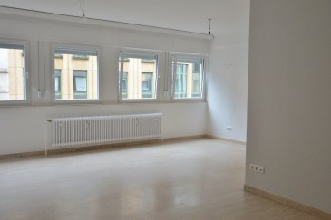 LUXEMBOURG-LIMPERTSBERG, avenue Pasteur, proche du Glacis, appartement traversant et lumineux de 90 m2, au deuxième étage avec ascenseur et entièrement rénové. Il est composé de : Entrée avec porte blindée, WC séparé, grand living avec marbre au sol, nouvelle cuisine équipée avec branchements pour lave linge et sèche linge, deux chambres à coucher, une nouvelle salle de douche avec WC, nouvelles fenêtres, une cave au -2, Possibilité de louer un emplacement de parking au -2 pour 190 euros par mois + 10 euros de charges (hauteur maximale 1,75 mètres) 
Libre de suite
CO-LOCATION ACCEPTEE 
Contact et visites : Rosalba MAITRE téléphone : 691 550 189