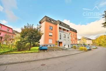 Pétange

Idéalement situé dans une rue calme, à la frontière avec Bascharage, Cimm Immobilier Luxembourg vous propose à la vente cet appartement duplex de 1 chambre (possibilité d'en faire une 2e) au 2e et dernier étage d'une résidence avec ascenseur, à proximité immédiate de tous les transports, des écoles et des commerces, disposant d'un garage et d'une cave. 

Idéal pour un jeune couple ! 

L'appartement se compose : hall d'entrée, salon et cuisine américaine, wc sépare. 

Etage : Hall de nuit, salle de douche, grande chambre avec balcon. 

Equipement technique : châssis bois double vitrage avec volets manuels, chauffage central au gaz. 

Pour toute information complémentaire ou organiser une visite, contactez Cimm Immobilier Luxembourg au +352 26 95 40 03