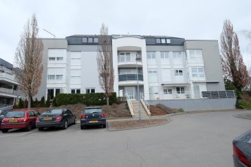 SANEM, rue de la Fontaine, quartier très calme, bel appartement SEMI-MEUBLE, très lumineux de 113 m2 habitable au deuxième étage avec ascenseur, (résidence de 2001 très bien soignée) et comprenant : entrée avec deux placards intégrés, WC séparé, grand living avec sortie terrasse, (table et chaises, canapé, table basse) cuisine équipée séparée avec plan de travail en granit, électroménager AEG, BOSCH et SIEMENS (plaques de cuisson en induction), couloir de distribution, une chambre enfant avec placards, une chambre vide, une grande chambre parentale avec lit, (sans matelas) placard, commodes, tables de nuit, TV, accès balcon, une salle de bains avec double lavabo, baignoire, douche et WC, un débarras avec branchements pour lave-linge, un WC séparé, une cave avec placards, deux places de parking 11 et 12, libre le 1er décembre 2025. Contrat de bail de deux ans minimum.  
Frais d'agence : un mois de loyer + TVA, 50% à charge du locataire, 50% à charge du bailleur.  Contact et visites : Rosalba MAITRE, téléphone : 691 550 189  
email: rosalba@parkagence.lu & Arianna GHITTINO, téléphone : 691 205 573, email : arianna@parkagence.lu