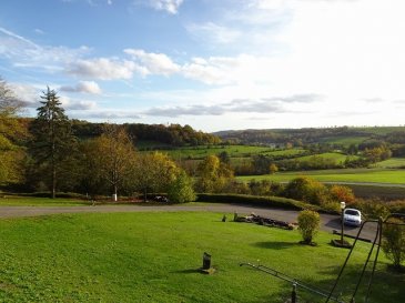 BUDING

Située dans un cadre paisible, au cœur de la nature et sans vis-à-vis.

Maison individuelle F6 de plain-pied d'env 170 m2, en ossature bois avec isolation extérieure, édifiée sur un terrain de 51 ares entouré de verdure et de forêt, comprenant:

Une entrée, une vaste pièce de vie cuisine ouverte sur la salle à manger de 45 m2 agrémenté d'une cheminée au gaz et accès direct à une terrasse couverte de 55 m2, un salon de 31 m2, un bureau, 3 chambres, deux salles d'eau avec wc, un dégagement avec de nombreux rangements, un wc, un cellier-buanderie.

Un garage double de 45 m2
Une terrasse couverte de 55 m2
Nombreux emplacement de stationnement 

Cette propriété offre également un confort moderne grâce au chauffage au sol par une chaudière gaz de marque viessmann et aux matériaux de construction garantissant une très bonne performance énergétique et un bien-être en toute saison. 

Un Double vitrage avec verre sécurité, anti-effraction.
Volets motorisés

Un bien RARE sur le marché, à découvrir sans tarder.