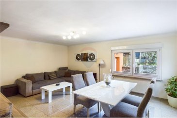 Veuillez contacter Cristina Ferreira pour de plus amples informations :
- T : +352 621 504 529
- E : cristina.ferreira@remax.lu

Description:
RE/MAX Luxembourg, Spécialiste à Grevenmacher, vous propose cette belle maison, libre des 3 côtés, avec 3 grandes chambres à coucher et 1 salle de bain, et une deuxième salle de douche à la cave... 
Le bien dispose d’une surface habitable d'environ 110 m², située sur un terrain de 2,30 ares. 

Cette maison se compose comme suit : 
- REZ-DE-CHAUSSÉE : 1 hall d’entrée, un salon & salle à manger, une grande cuisine séparée & équipée.
- 1er ÉTAGE : 2 grandes chambres à coucher. 
- 2? ÉTAGE (grenier) : une grande chambre à coucher. 
- CAVE : une buanderie, une salle de douche, une grande pièce de rangement avec accès au jardin. 

Un garage, une cour pouvant accueillir trois voitures supplémentaires, une petite dépendance pouvant servir d'atelier ou de bureau, un jardin et une terrasse viennent compléter ce bien. Quartier calme et familial. 

- Commerces, restaurant, aire de jeux, transport public à proximités. 
- Grosse rénovation effectuée en 2006. Disponibilité à convenir.

Lien vidéo visite virtuelle : https://premium.giraffe360.com/remax-select/b07523676530491b9bfb322155015a85/

Frais d’agence RE/MAX : 3 % du prix de vente + TVA à la charge de la partie venderesse