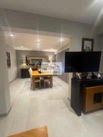 L'agence Cimolux vous propose la vente d'une maison de +/-130m2, libre des 3 côtés, entièrement rénovée avec dalles en béton.

La Maison se compose de  : 

Au sous sol ; 
2 garages (34m2), Buanderie, +2 emplacements parking extérieur. ainsi qu'une cuisine équipée.

1er étage : 
Grand Salon et salle à manger (+/-35m2), débarras, + salle de douche, WC séparé, ainsi qu'une cuisine équipée séparée avec sortie sur terrasse, Veranda (avec chauffage au sol) et jardin.

Au 2e étage : 
3 chambres, 1 Bureau,

+ 2 salles de bain, 1 salle de douche et 1 toilette séparée. 

Pour plus de photos veuillez visiter notre page www.Cimolux.lu

Pour plus d'informations veuillez contacter l'agence au près du +352 621 715 066

Pour l'obtention de votre crédit, notre relation avec nos partenaires financiers vous permettront d'avoir les meilleurs conditions.