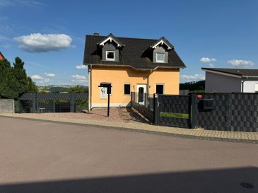 Kirf
10 Minuten von L-Remich 
Einfamilienhaus mit Panoramasicht 

+-125 m2 Wohnfläche + 70m2 Nutzfläche
-15 ares Grundstück
-Offener Wohn-Essbereich mit Kamin und Erker
-separate Einbauküche
-3 Schlafzimmer davon 2 mit Ausgang zum Balkon
-1 Büro /Hobbyzimmer
-Badezimmer mit Dusche und Wanne
-Gäste WC
-voll unterkellert
-Großer eingezäunter Garten
-mehrere Stellplätze + (Baugenehmigung für eine Garage liegt vor)

Baujahr 2011 - Energieklasse A- Luftwärmepumpe -3 fach verglaste Fenster -Alarm-Kamera....