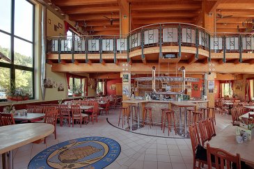  
Microbrasserie à Mettlach
Une véritable perle pour qui veut promouvoir la culture de la bière allemande. Une opportunité marketing excitante pour augmenter vos revenus.
Mettlach est située à 30 km du Luxembourg et à 60 km de Metz. Le même village accueille les usines Villeroy & Boch et les magasins outlet. La municipalité se concentre sur le développement des activités des magasins outlet.
Les touristes - en particulier les automobilistes, les cyclistes et les randonneurs - qui font des excursions d'une journée tout au long de l'année fréquentent la région. Les magasins, les magasins outlet et les environs pittoresques les attirent.

Le restaurant et la brasserie sont hébergés dans des installations modernes et actuelles (espaces publics, cuisine, brasserie et entrepôt). L'immeuble principal a été construit en 1997. 
La terrasse extérieure peut accueillir jusqu'à 400 visiteurs et un total de 350 clients sur deux étages à l'intérieur. Bien entendu, des salles de réunion et de banquet modernes sont également à votre disposition. 
Le restaurant n'est actuellement ouvert que de mars à décembre. La terrasse est ouverte dès que le temps est suffisamment chaud pour s'asseoir à l'extérieur. 

La capacité de la brasserie est de 2 000 hectolitres, elle n'est pas pleinement utilisée à l'heure actuelle (60 %). D'autres articles de vente comprennent du whisky distillé et des produits fabriqués à l'usine de moutarde sur le même site.

L'entreprise à vendre comprend le restaurant, la brasserie, tous les locaux et le terrain.



Kleinbrauerei in Mettlach
Eine wahre Perle für jeden, um die deutsche Bierkultur zu fördern. Eine spannende Marketingmöglichkeit für höhere Umsätze.
Mettlach liegt 30 km von Luxemburg und 60 km von Metz entfernt. Im gleichen Dorf befinden sich die Fabriken von Villeroy & Boch und das Outlet. Die Gemeinde konzentriert sich auf die Entwicklung von Outlet-Aktivitäten.
Touristen - besonders Autofahrer, Radfahrer und Wanderer - besuchen die Gegend das ganze Jahr über für Tagesausflüge. Geschäfte, Outlets und die malerische Umgebung ziehen sie an. 

Das Restaurant und die Brauerei befinden sich in modernen Einrichtungen (öffentliche Bereiche, Küche, Brauerei und Lager), die auf dem neuesten Stand sind. Das Hauptgebäude wurde 1997 erbaut. 
Die Außenterrasse bietet Platz für bis zu 400 Besucher und der Innenraum mit zwei Etagen reicht für insgesamt 350 Personen. Selbstverständlich stehen auch moderne Tagungsräume und Bankettsäle zur Verfügung. 
Das Restaurant ist derzeit von März bis Dezember geöffnet. Die Terrasse kann genutzt werden, sobald das Wetter warm genug ist, um im Freien zu sitzen. 

Die Kapazität der Brauerei beträgt 2000 HL, die derzeit mit 60% nicht voll ausgelastet ist. Vor Ort werden auch destillierter Whisky und Produkte, die in der Senffabrik auf dem gleichen Gelände hergestellt werden, verkauft.

Das zu verkaufende Unternehmen umfasst das Restaurant, die Brauerei, alle Räumlichkeiten und das Grundstück.



Microbrewery in Mettlach
A real pearl for anyone into promoting German beer culture. An exciting marketing opportunity for increased revenues.
Mettlach is situated 30 km from Luxemburg and 60 km from Metz. The same village hosts the Villeroy & Boch factories and the outlet. The municipality focuses on developing outlet activities.

Tourists - especially motorists, cyclists and wanderers - on day-trips throughout the year frequent the area. Shops, outlets and the picturesque vicinity attract them. 

The restaurant and brewery are hosted in modern and up-to-date facilities (public areas, the kitchen, brewery and warehouse). The main building was built in 1997. The outside terrace holds up to 400 customers and a total of 350 customers fit inside on two floors. Of course, also modern meeting facilities and banquet rooms are available. 
The restaurant is currently only open from March to December. The terrace is opened as soon as the weather provides warm-enough days in order to sit outdoors. 

The capacity of the brewery is 2000 HL, not fully utilized (60%) at present. Other sales articles include on-site distilled whisky and products manufactured at the mustard factory on the same estate.

The business for sale includes the restaurant, brewery, all premises and the land lot.






