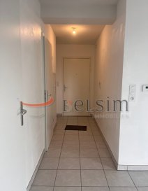 Dans une résidence calme datant de 2015, venez découvrir ce charmant appartement F2.
Il se compose d’une entrée avec cellier, d’un salon/séjour avec cuisine ouverte accès au balcon, d'une chambre, d’une salle d’eau, d’un WC séparé. 

Vous bénéficiez également :

Une cave
Une place de parking privative
Et un garage fermé.
