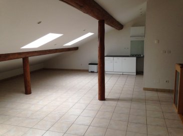 A CINQ MINUTES DE REMILLY.  VITTONCOURT, bel appartement F3 de 88m2 au dernier étage d\'une maison. Il se compose d\'une cuisine meuble et équipée (hotte et plaque de cuisson) ouverte sur un spacieux séjour, deux chambres, une salle de douche, un wc séparé et un dressing. Disponible à partir du 8 Avril 2023. A VOIR !<br> LOYER : 430EUR<br><br> AGENCE VENNER IMMOBILIER<br> 03-87-63-60-09  