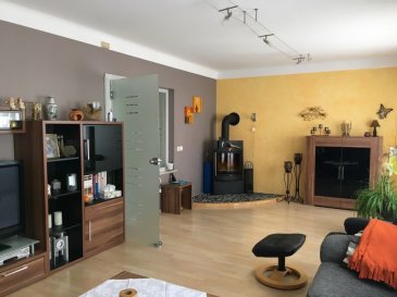 Immo sud vous propose cette maison mitoyenne de 4 chambres à coucher à Oberkorn en très bon état dans une rue calme.

Ce compose comme suit: 

Rez-de-chaussée: hall d'entrée,WC Séparé, buanderie, chaufferie, garage, accès à la terrasse et jardin
1°étage : salon /salle à manger ,cuisine équipée ouverte accès vers le jardin
2° étage: hall de nuit, 3 chambres à coucher, 2 salles de bain/ WC
3° étage: hall de nuit, 1 chambre à coucher , dressing, salon, bureau, salle de bain/WC

Pas de travaux à prévoir, disponibilité à convenir 



Ref agence :5367637